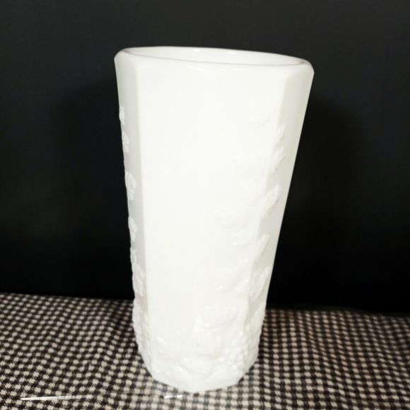 1 Grapevine White MILK GLASS Tea Glass, WEST MORELAND Cottage County Farmhouse - Picture 8 of 12